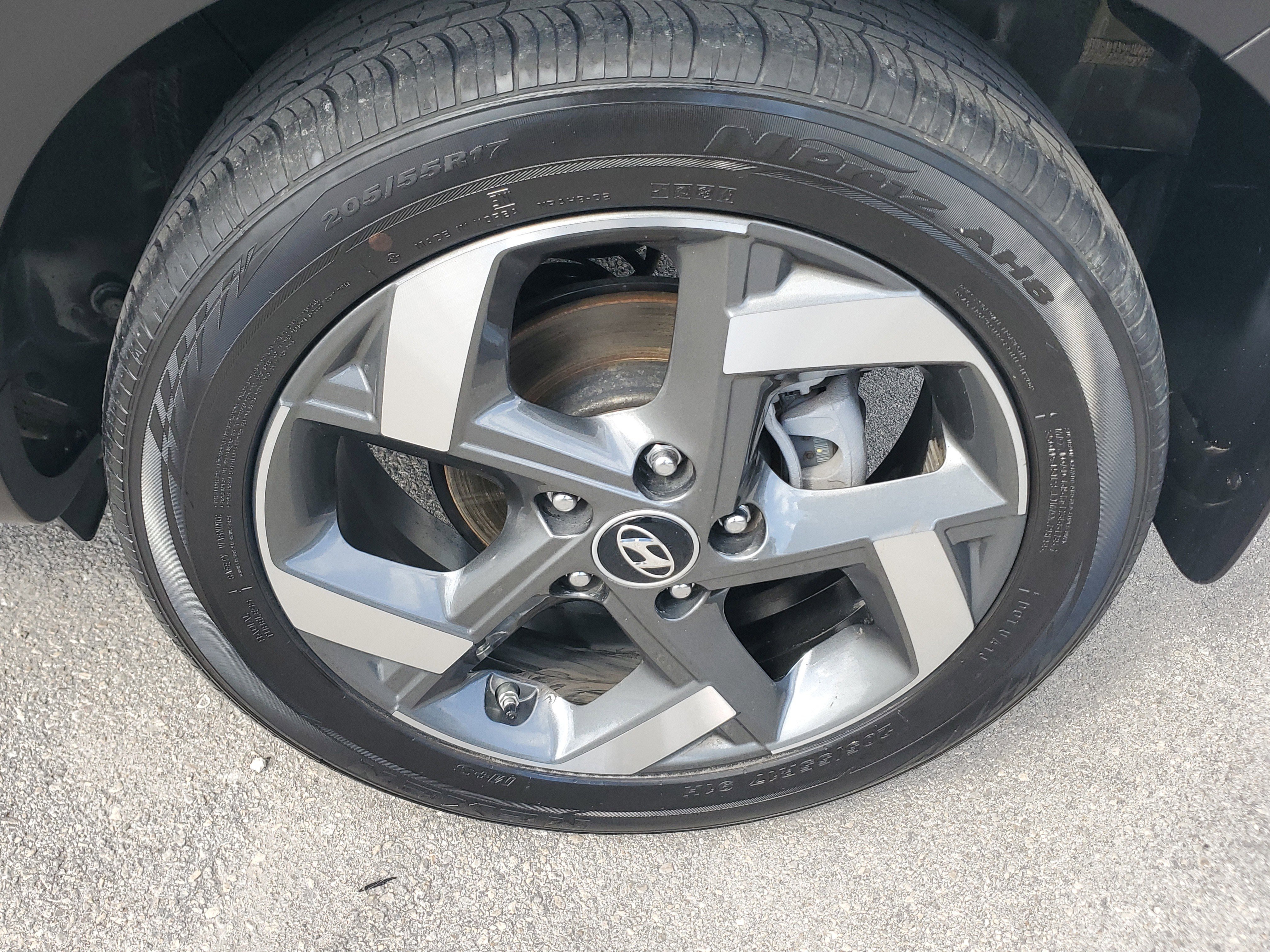 Used 2024 Hyundai Venue SEL image 29