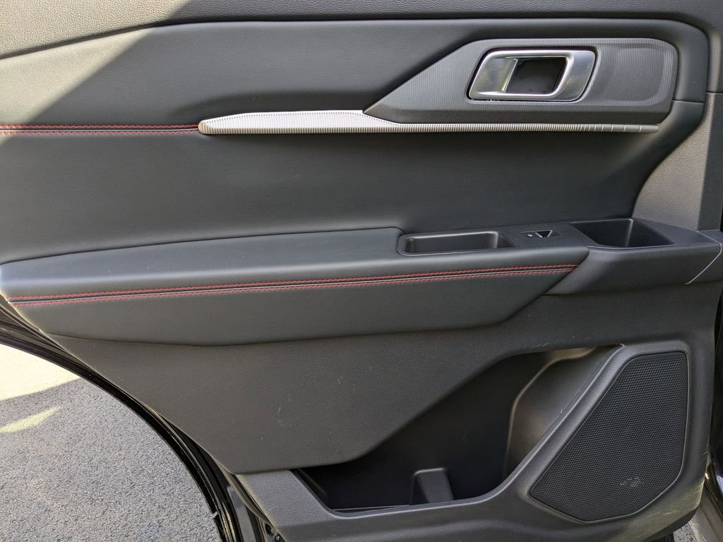 Used 2025 Ford Explorer ST-Line w/ ST-Line Street Pack image 26