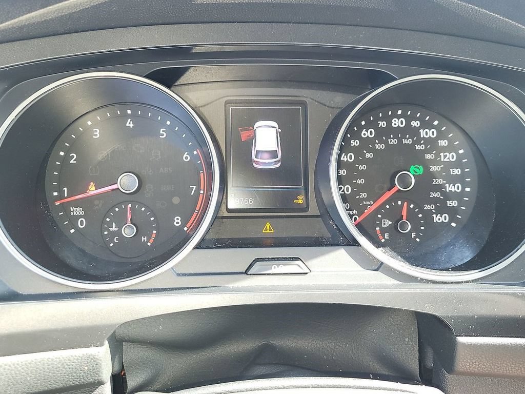 Used 2018 Volkswagen Tiguan SEL AWD/4WD image 17