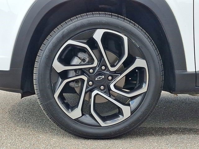 Certified 2025 Chevrolet Trax RS w/ Sunroof Package FWD image 8