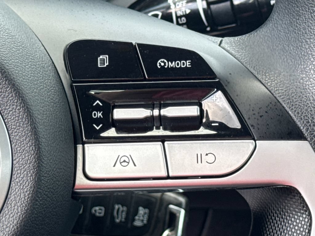 Used 2023 Hyundai Elantra SE w/ Cargo Package FWD image 31