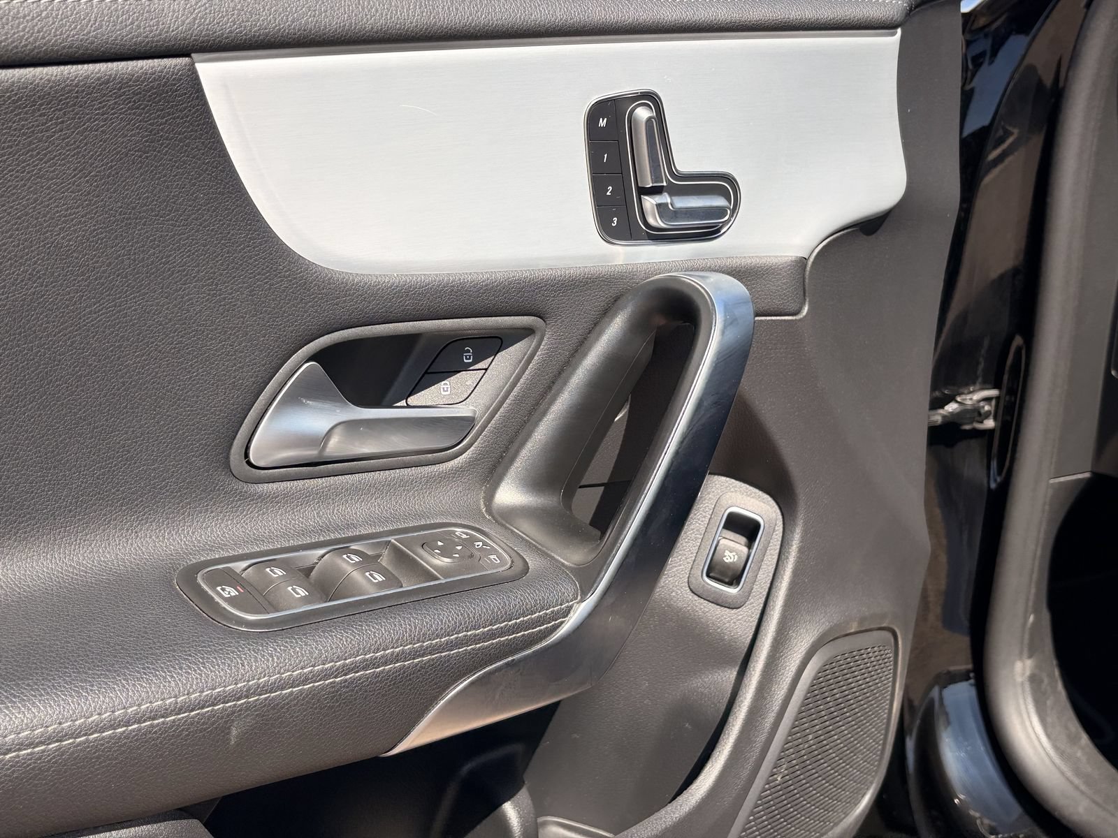 Used 2025 Mercedes-Benz CLA 250 image 24