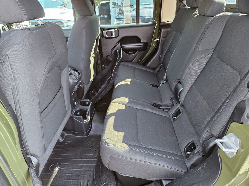 Used 2021 Jeep Gladiator Sport image 15