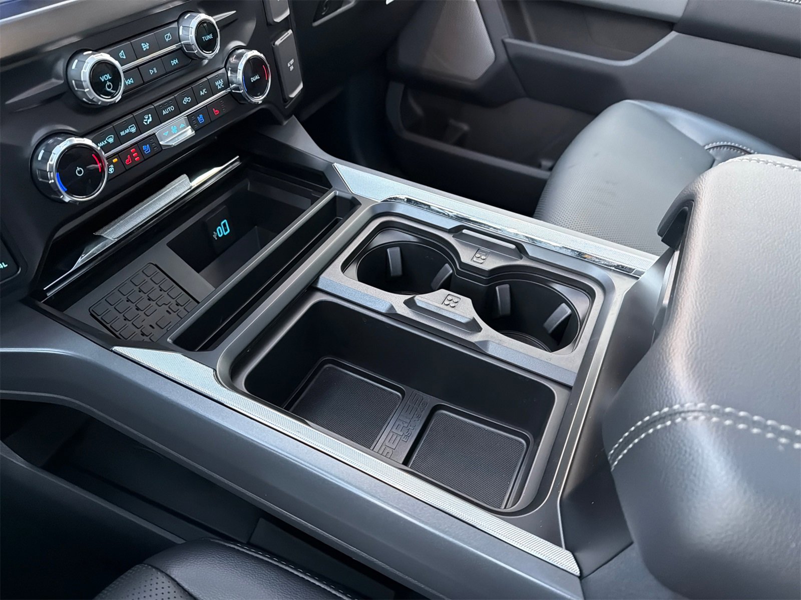 Used 2024 Ford F250 Lariat w/ Lariat Ultimate Package image 31