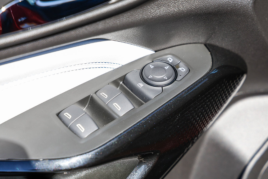 Used 2026 Chevrolet Trax LT w/ LT Convenience Package FWD image 39