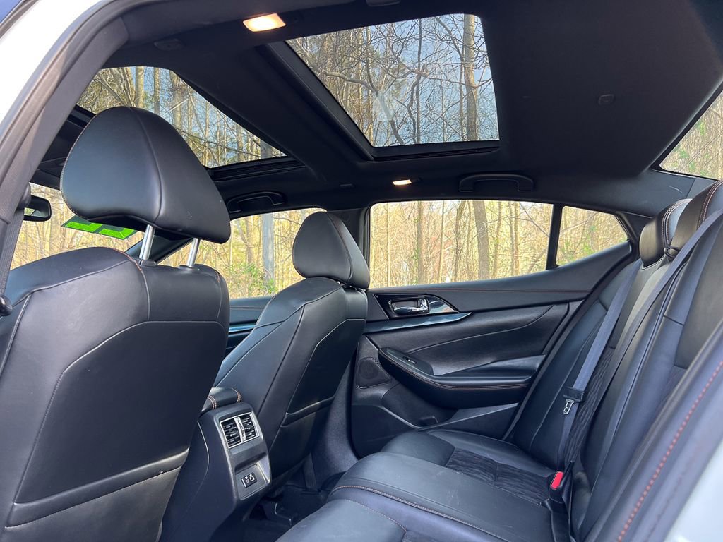 Used 2022 Nissan Maxima SR w/ Sport Mat Group image 27