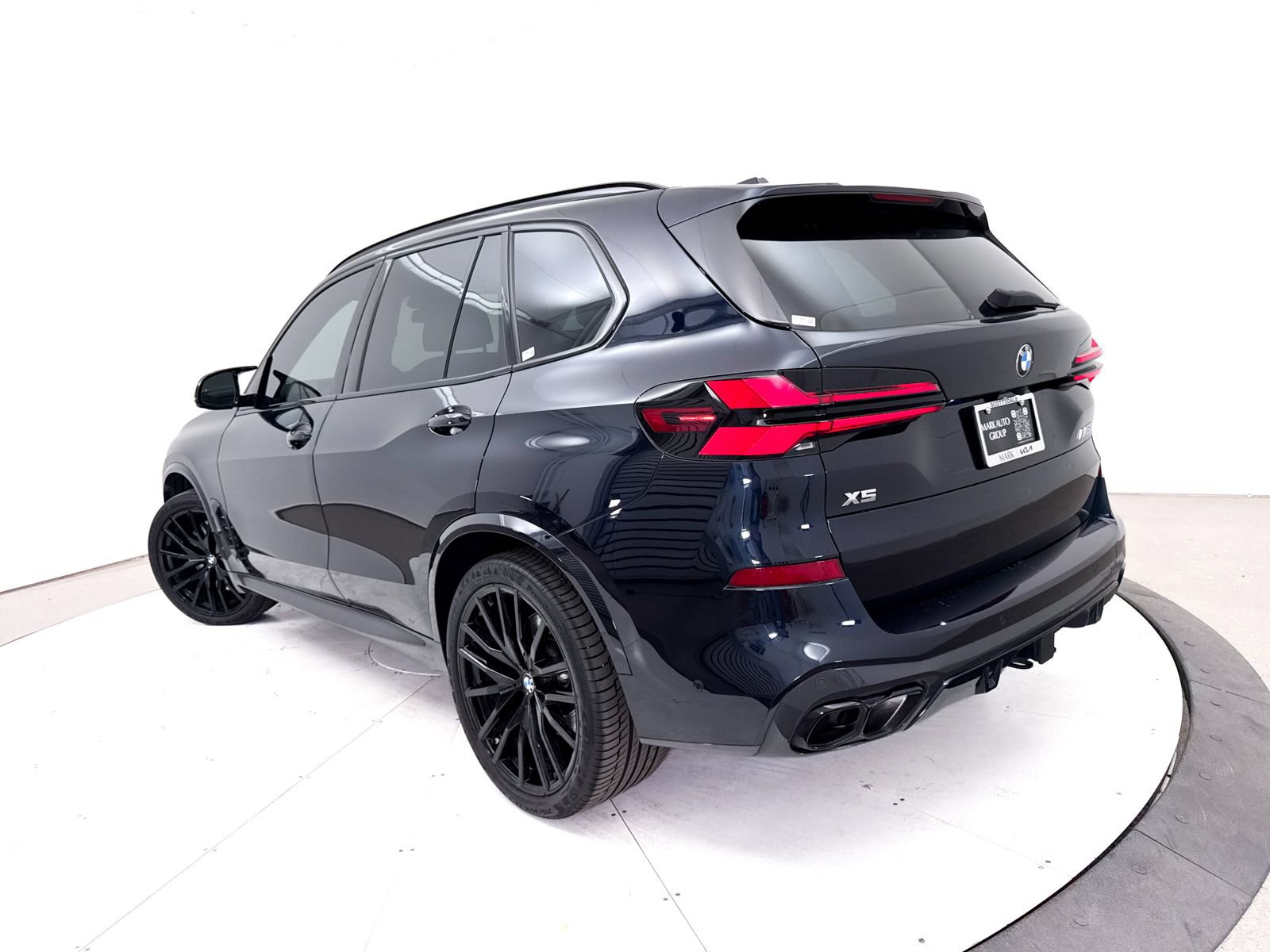 Used 2024 BMW X5 M60i AWD/4WD image 2