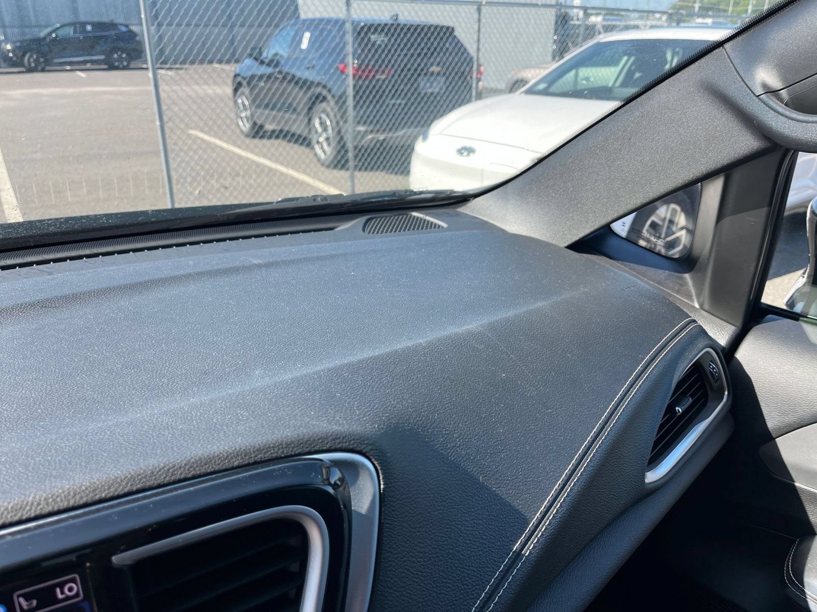 Used 2025 Chrysler Pacifica Limited FWD image 38