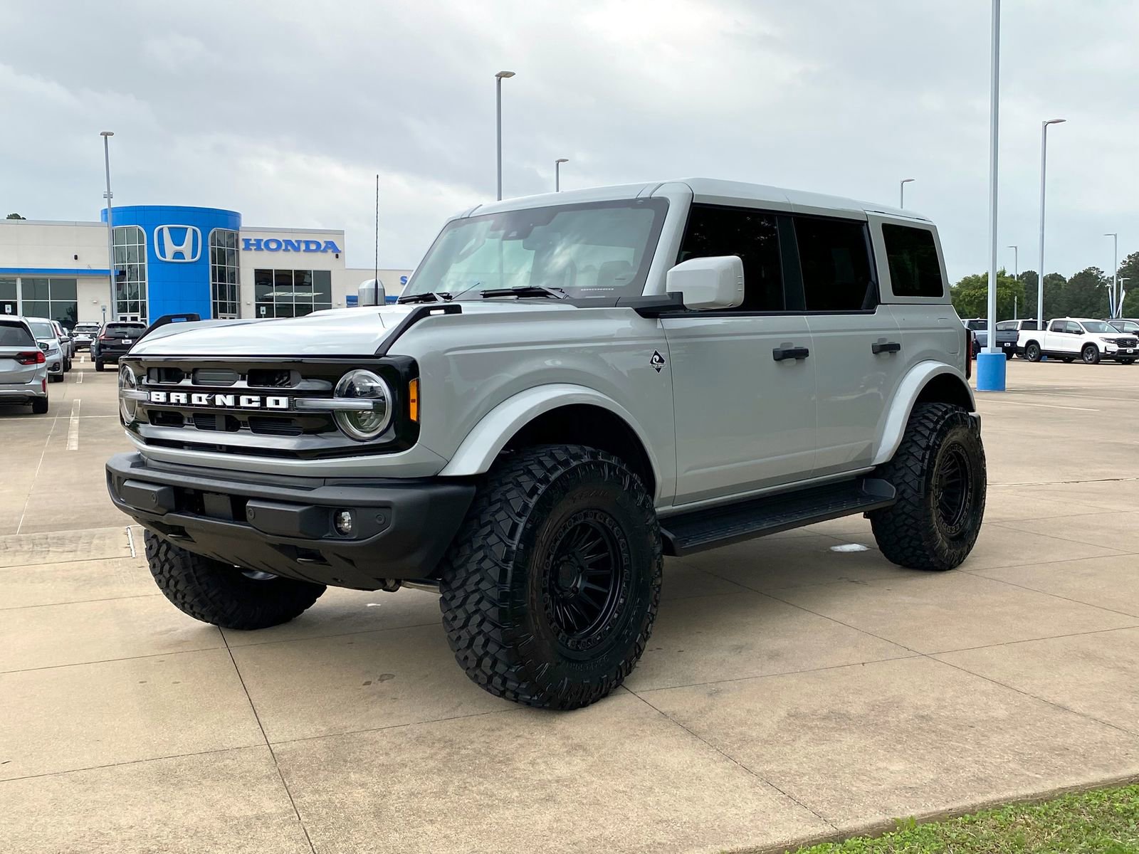 Used 2026 Ford Bronco Outer Banks AWD/4WD image 3