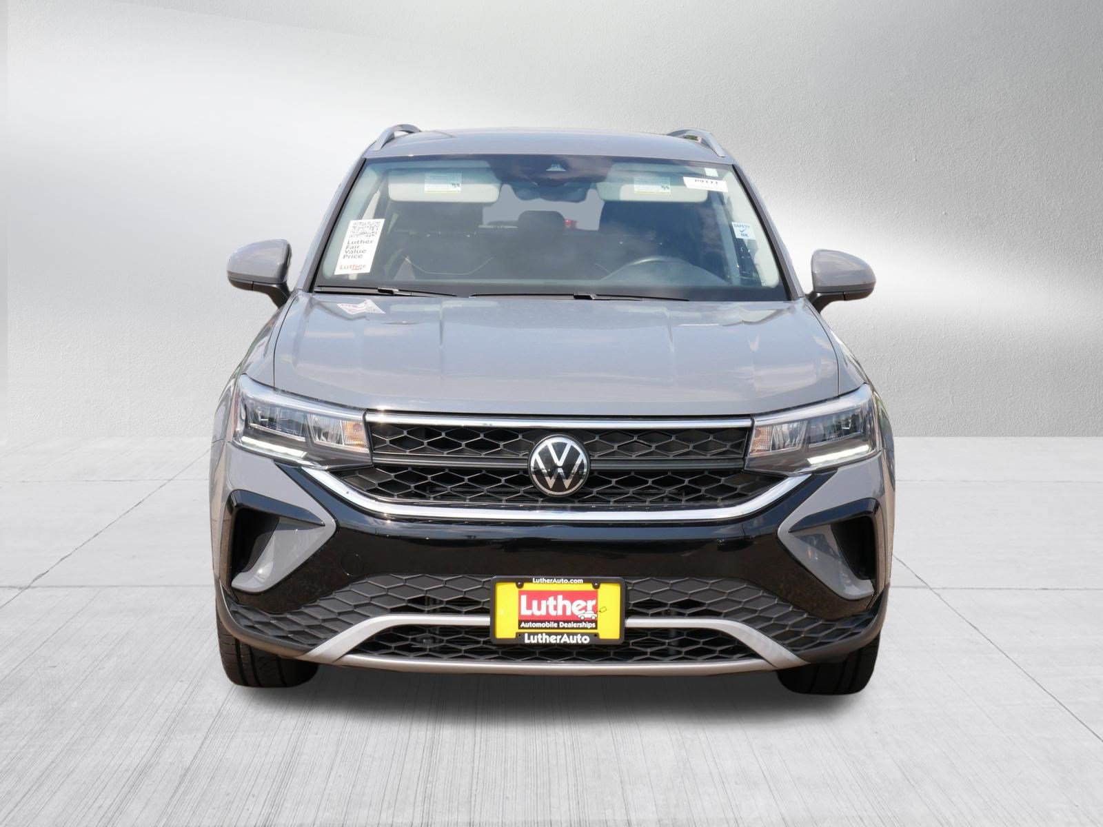 Used 2023 Volkswagen Taos SE AWD/4WD image 2