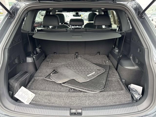 Certified 2023 Volkswagen Tiguan SE R-Line image 5