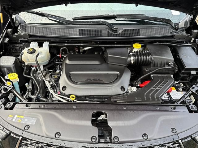 Used 2024 Chrysler Pacifica Touring-L image 11