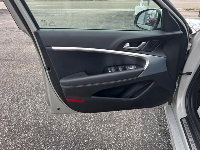 Used 2024 Genesis G70 2.5T image 10