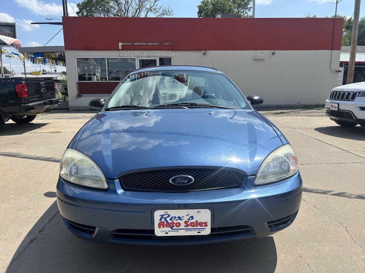 Used 2004 Ford Taurus SE FWD image 3