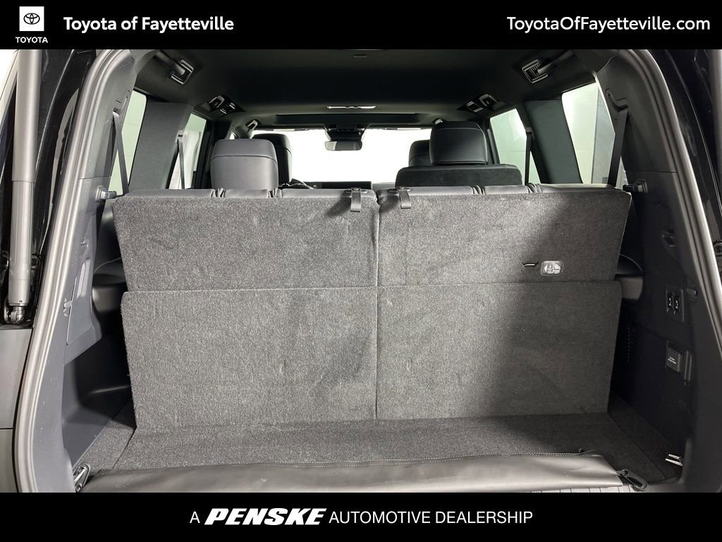 Used 2025 Lexus GX 550 w/ Accessory Package (2T) image 11