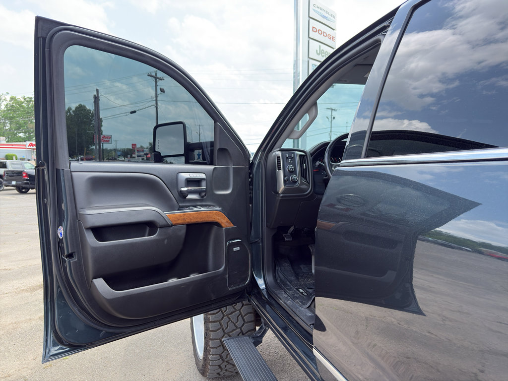 Used 2018 Chevrolet Silverado 2500 High Country w/ Duramax Plus Package AWD/4WD image 18