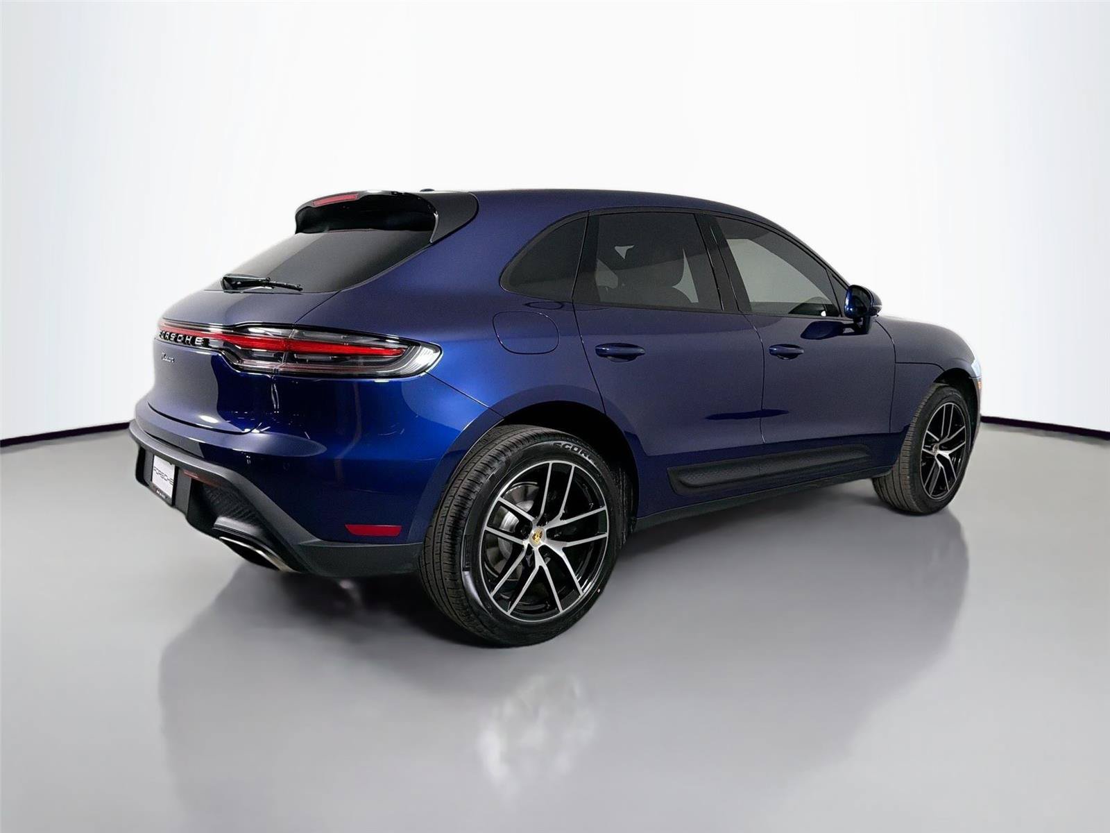 Certified 2026 Porsche Macan Turbo AWD/4WD image 7