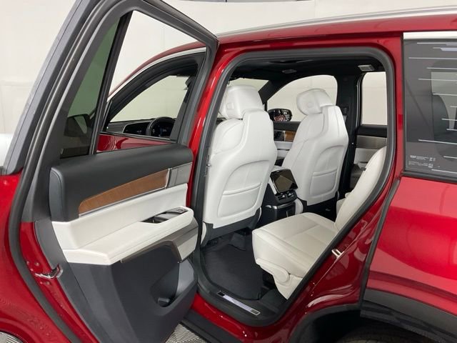 New 2026 Cadillac Vistiq Luxury w/ LPO, Floor Liner Package image 32