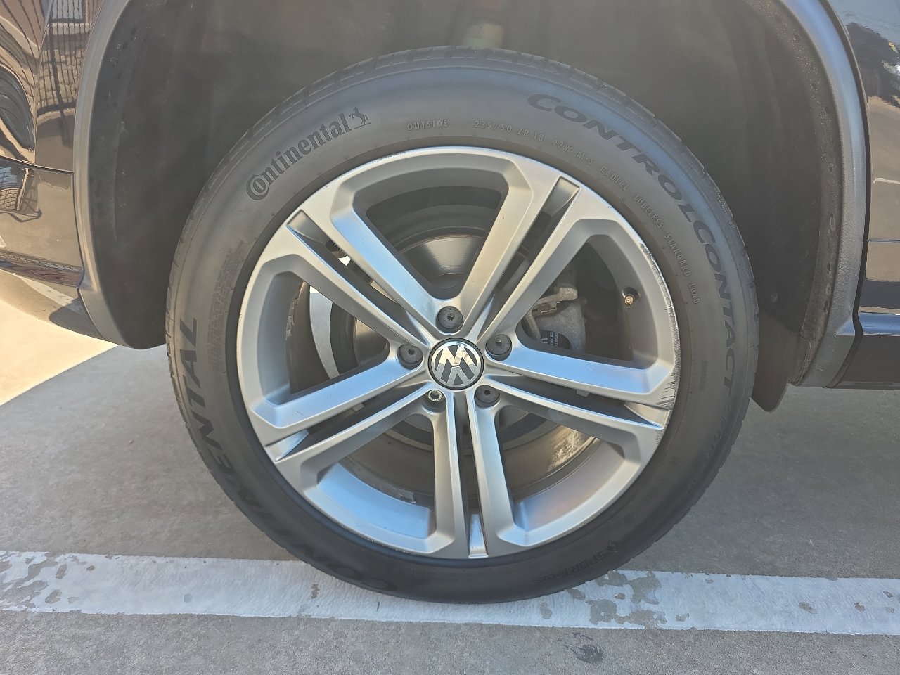 Used 2017 Volkswagen Tiguan Sport image 29