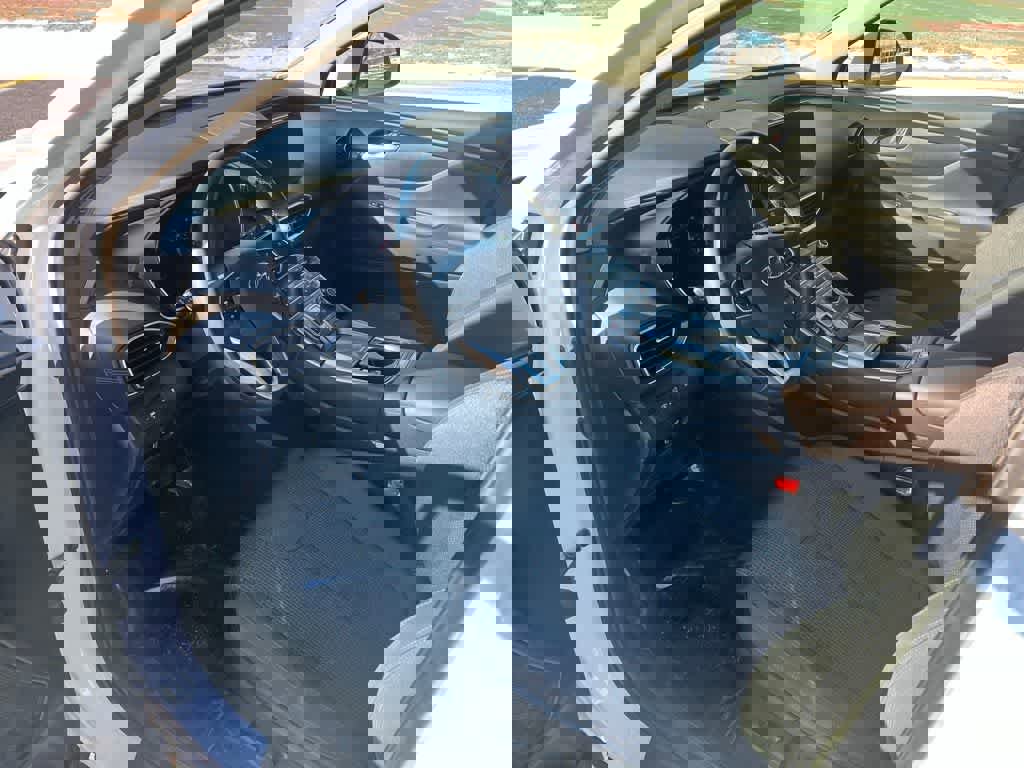 Used 2023 Hyundai Santa Fe SEL image 2