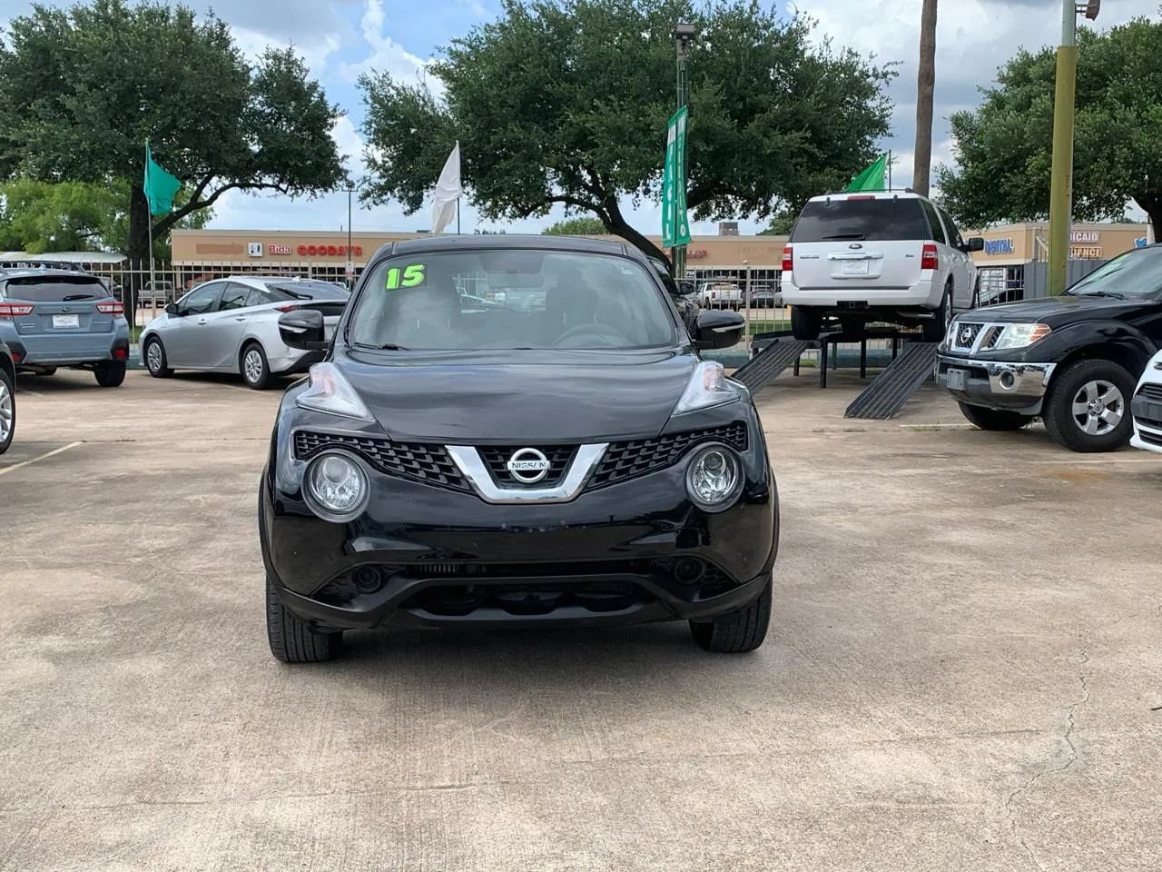 Used 2015 Nissan Juke S FWD image 2