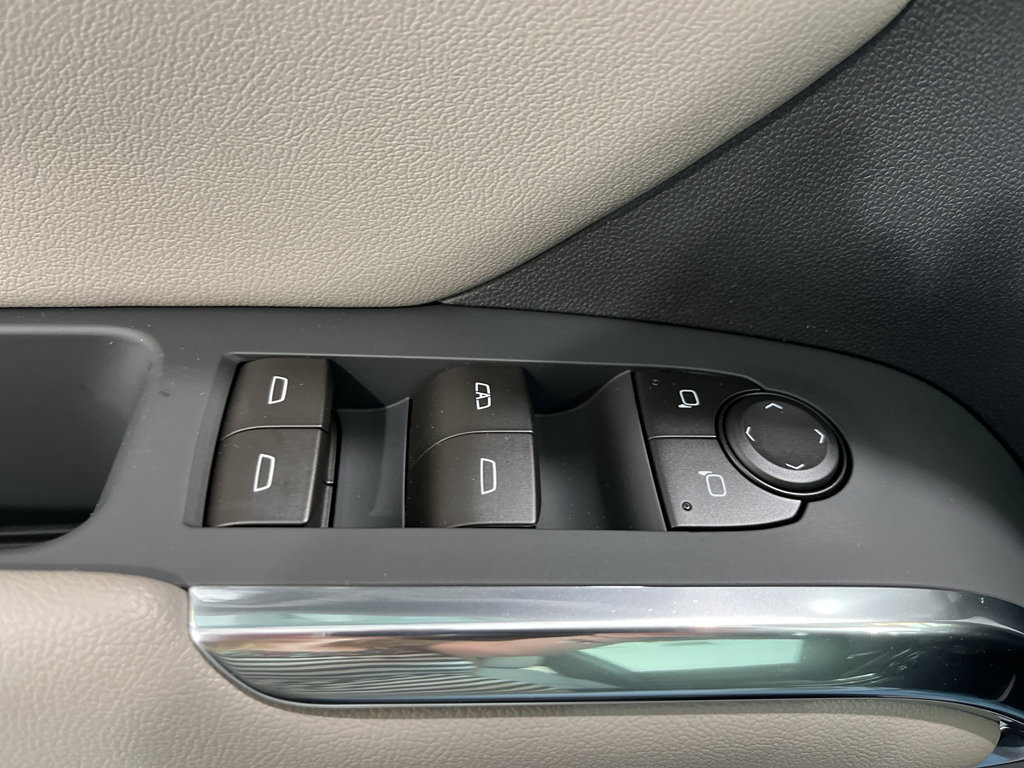 New 2026 Chevrolet Traverse LT FWD image 30