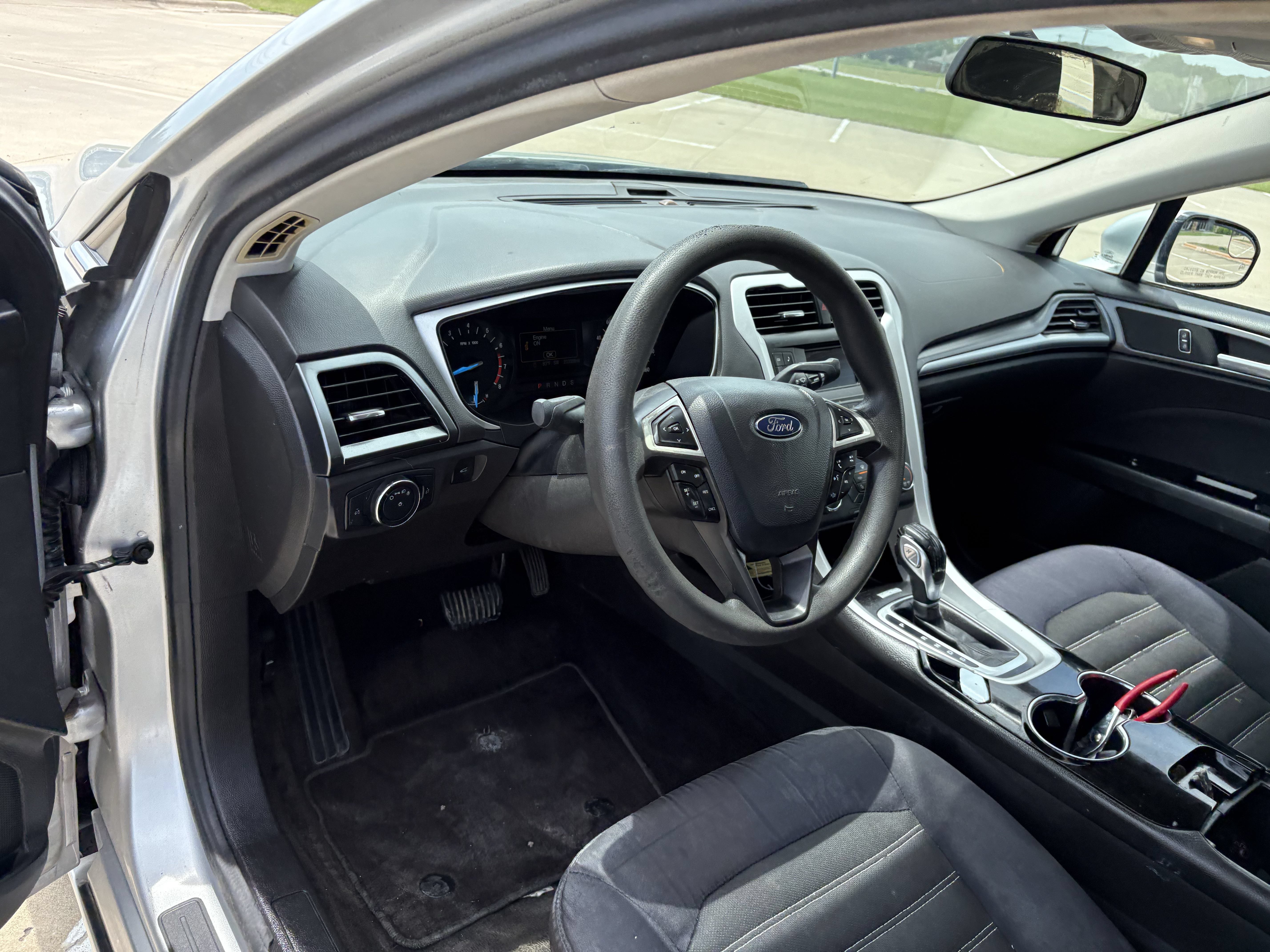 Used 2015 Ford Fusion SE FWD image 14