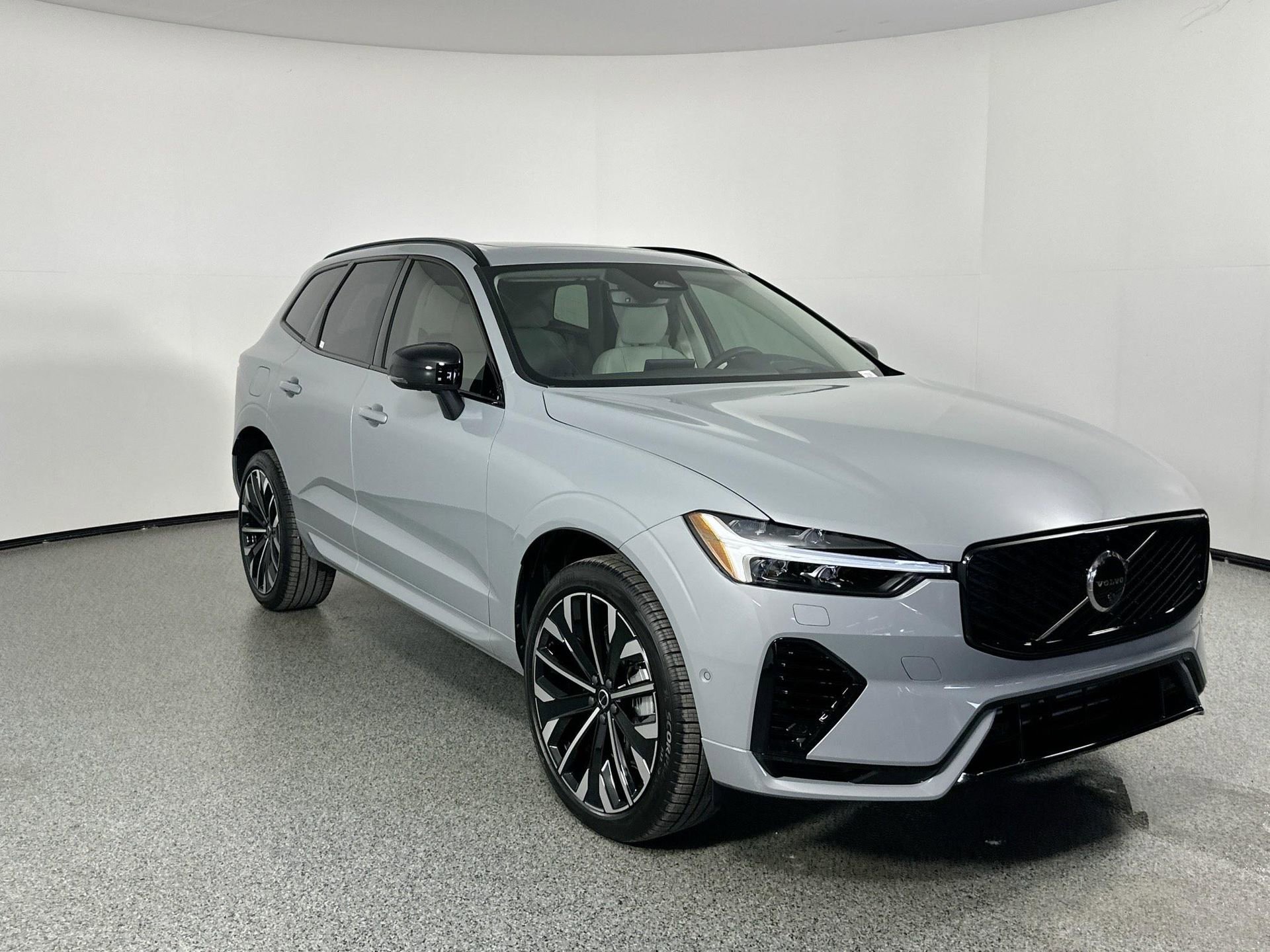 New 2026 Volvo XC60 T8 Ultra w/ Protection Package Premier image 3