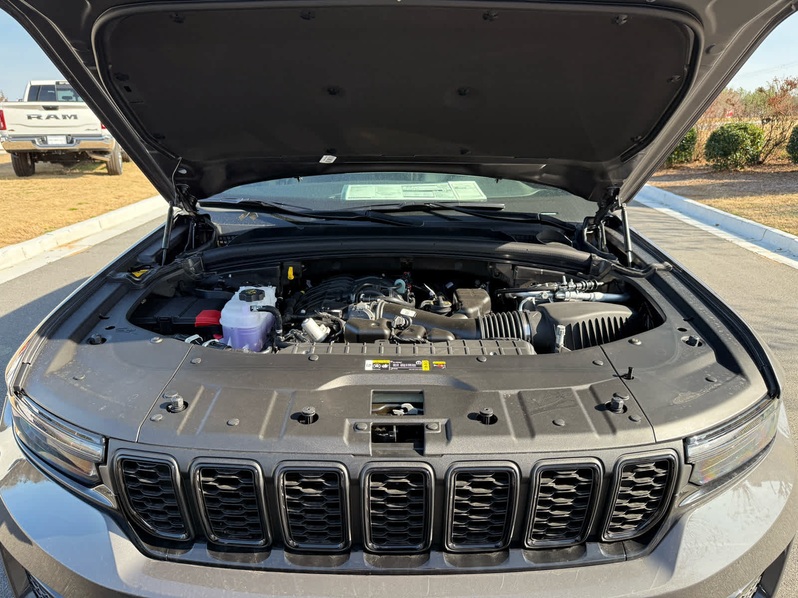 New 2025 Jeep Grand Cherokee Limited AWD/4WD image 32