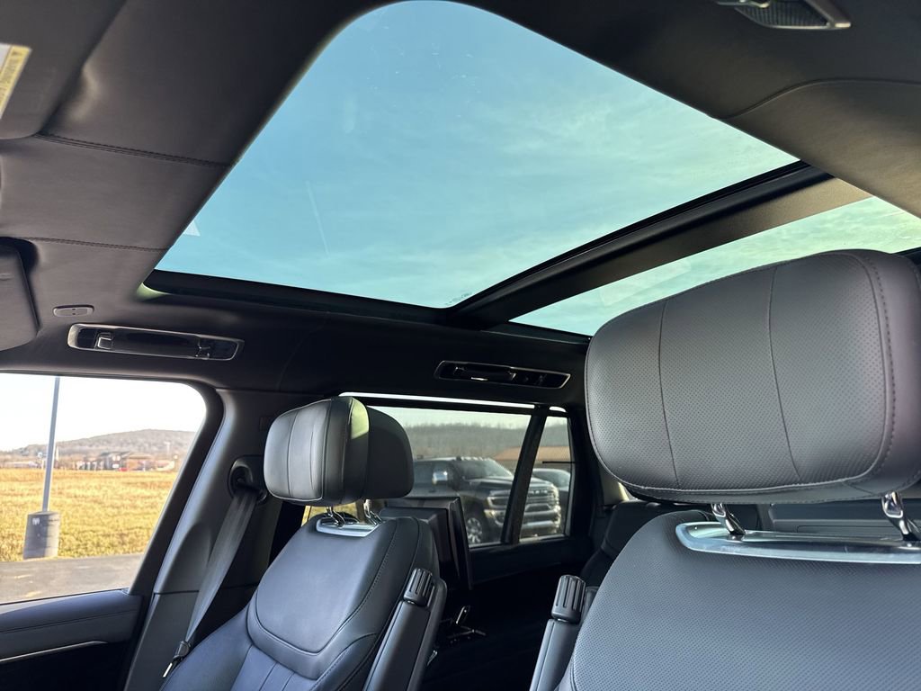 Used 2025 Land Rover Range Rover Long Wheelbase Autobiography image 22