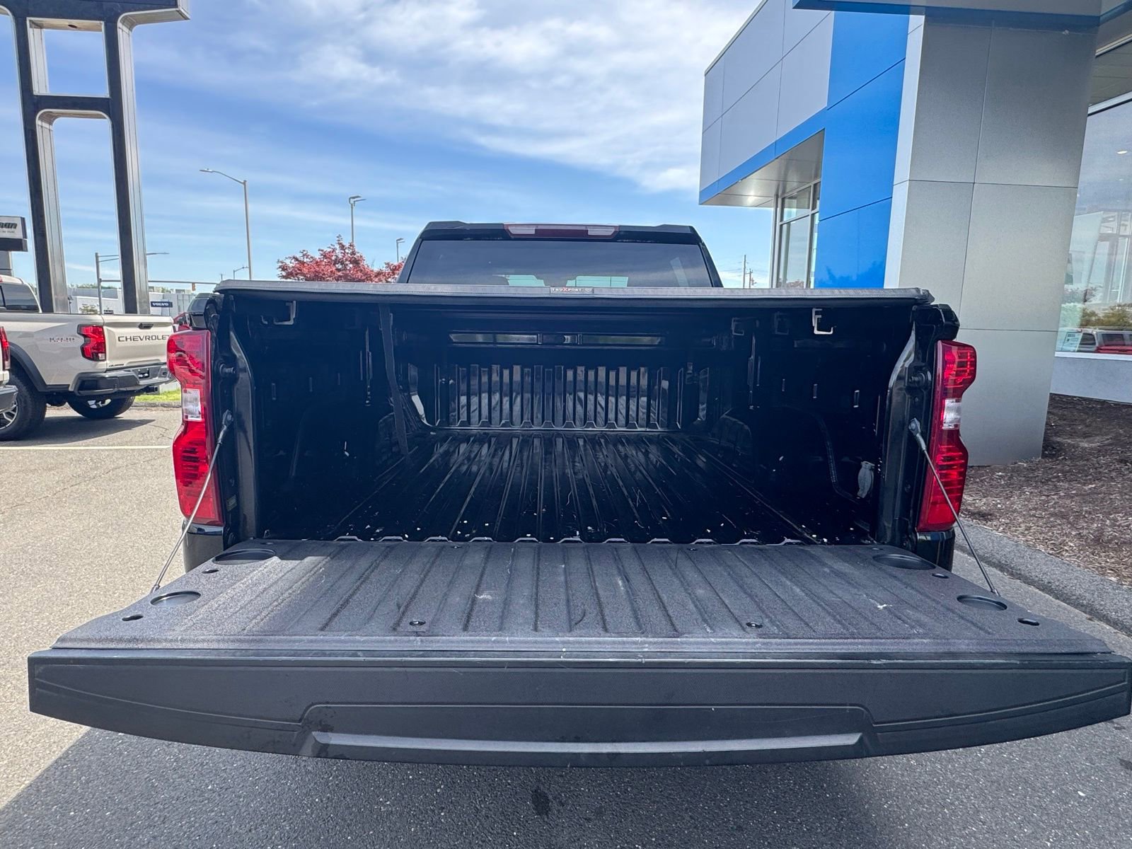 Used 2023 Chevrolet Silverado 1500 LT AWD/4WD image 7