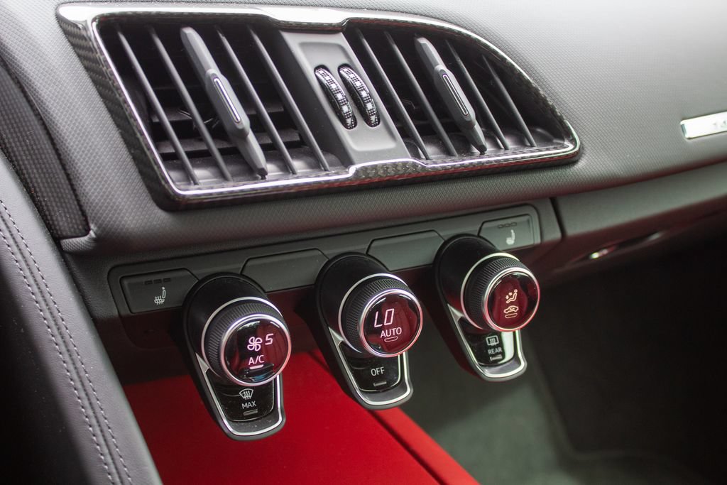 Used 2018 Audi R8 V10 w/ Premium Package RWD image 17