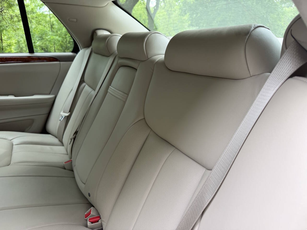 Used 2006 Cadillac DTS w/ Trunk Convenience Package FWD image 12