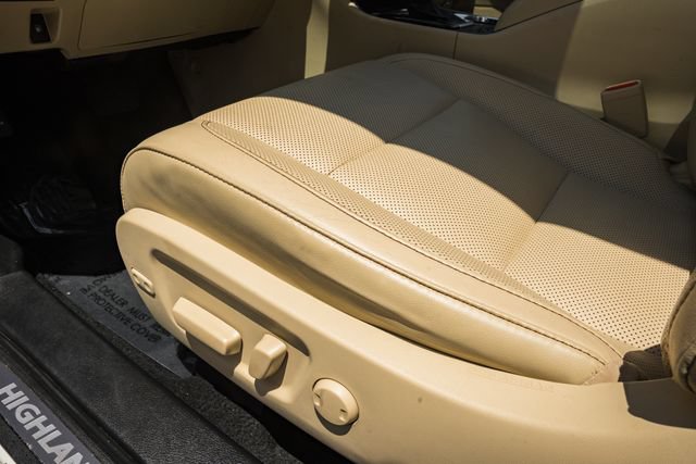 Used 2019 Toyota Highlander Limited Platinum AWD/4WD image 35