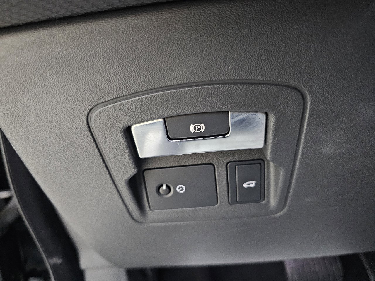 Used 2018 Land Rover Range Rover Velar image 35