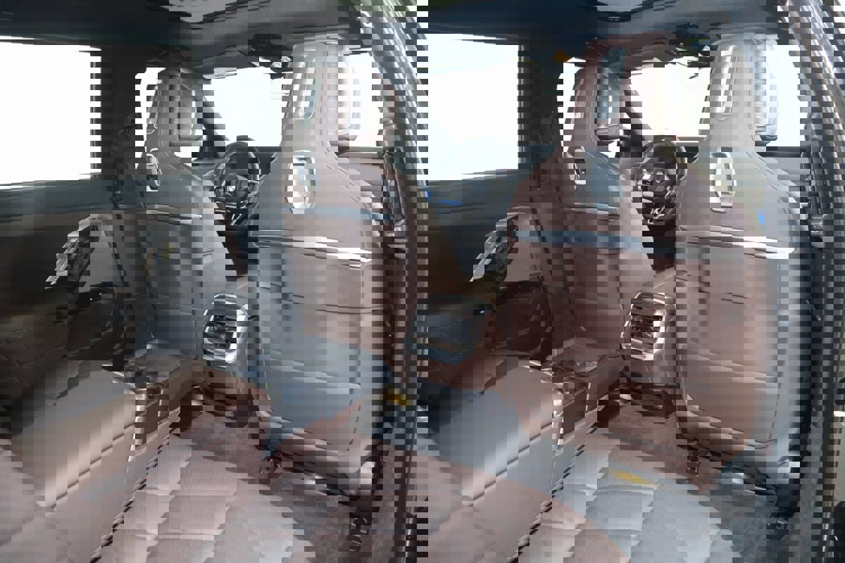 Used 2023 BMW 740i w/ Parking Assistance Package image 16