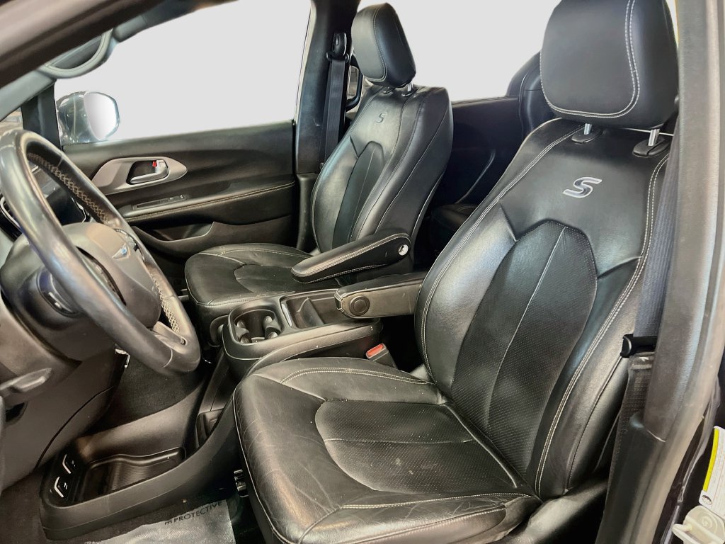 Used 2020 Chrysler Pacifica Touring-L w/ S Appearance Package FWD image 21
