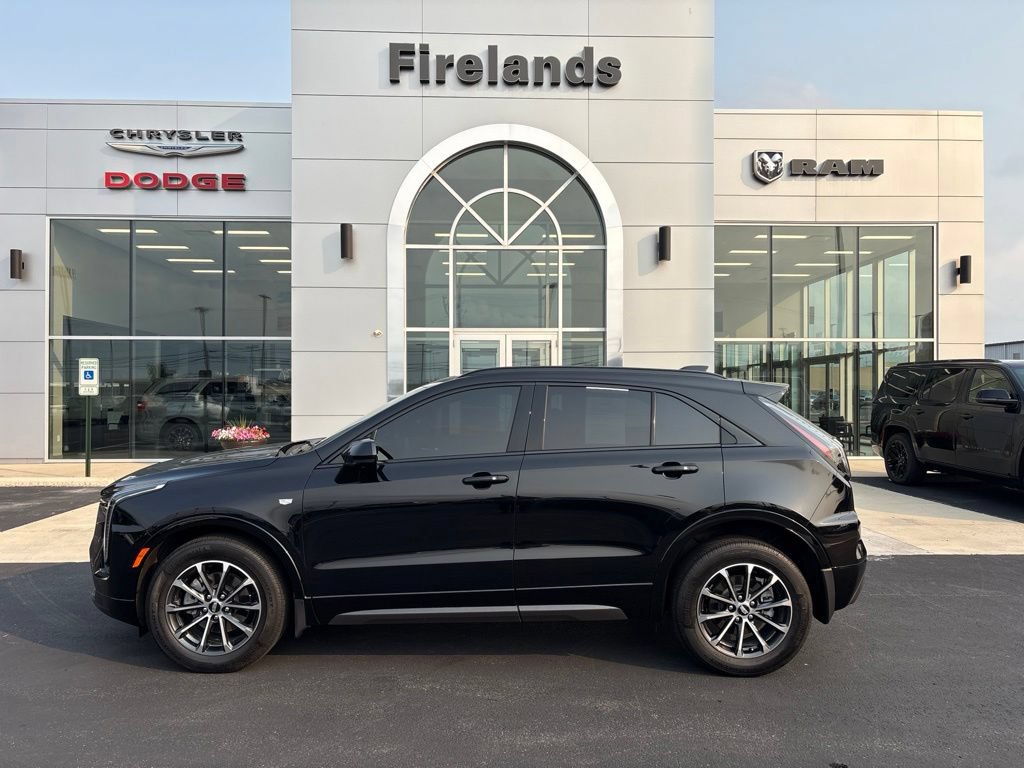 Used 2025 Cadillac XT4 Sport AWD/4WD image 2