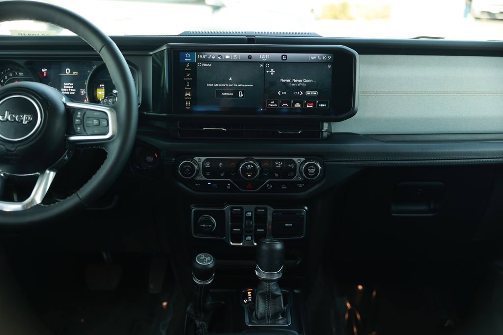 Used 2025 Jeep Wrangler Unlimited Sahara w/ Safety Group image 27