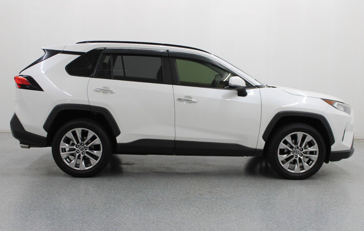 Used 2019 Toyota RAV4 Limited w/ Advanced Technology Package FWD image 2
