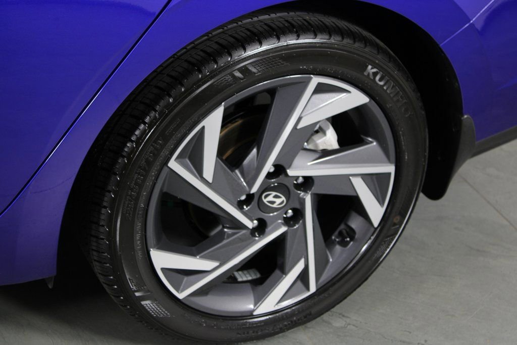 Certified 2025 Hyundai Elantra Sport image 9