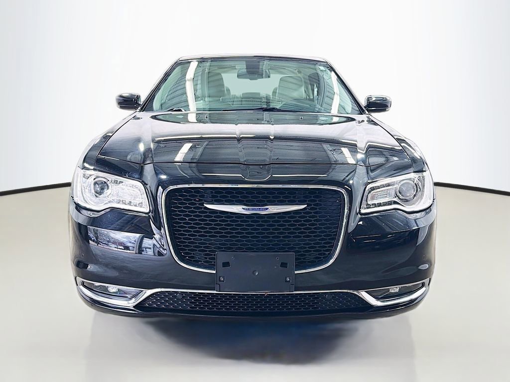 Used 2016 Chrysler 300 Limited image 3