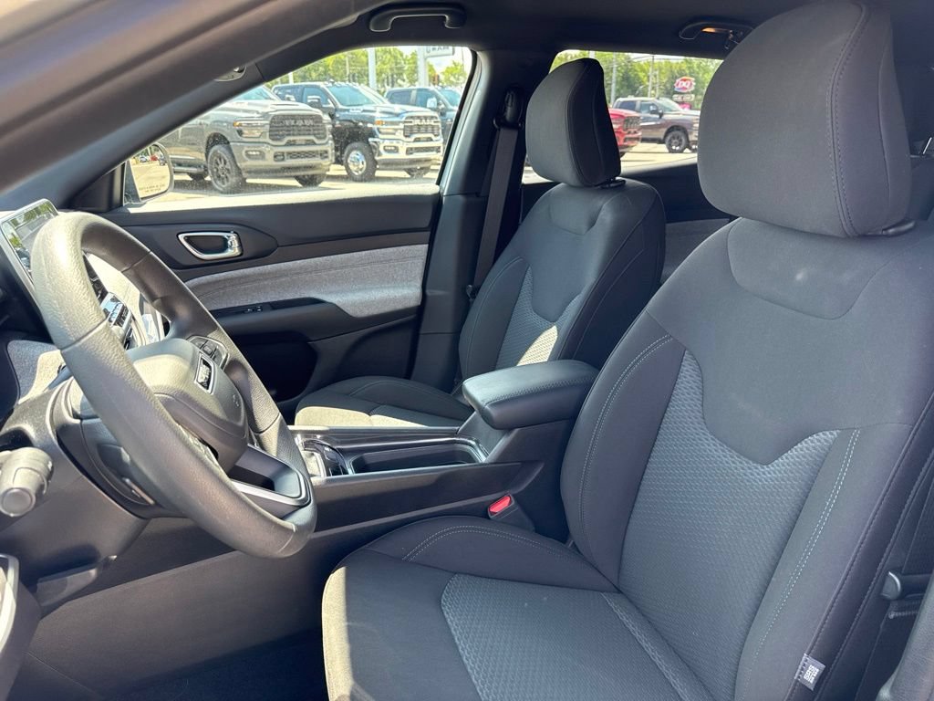 Used 2025 Jeep Compass Sport AWD/4WD image 40