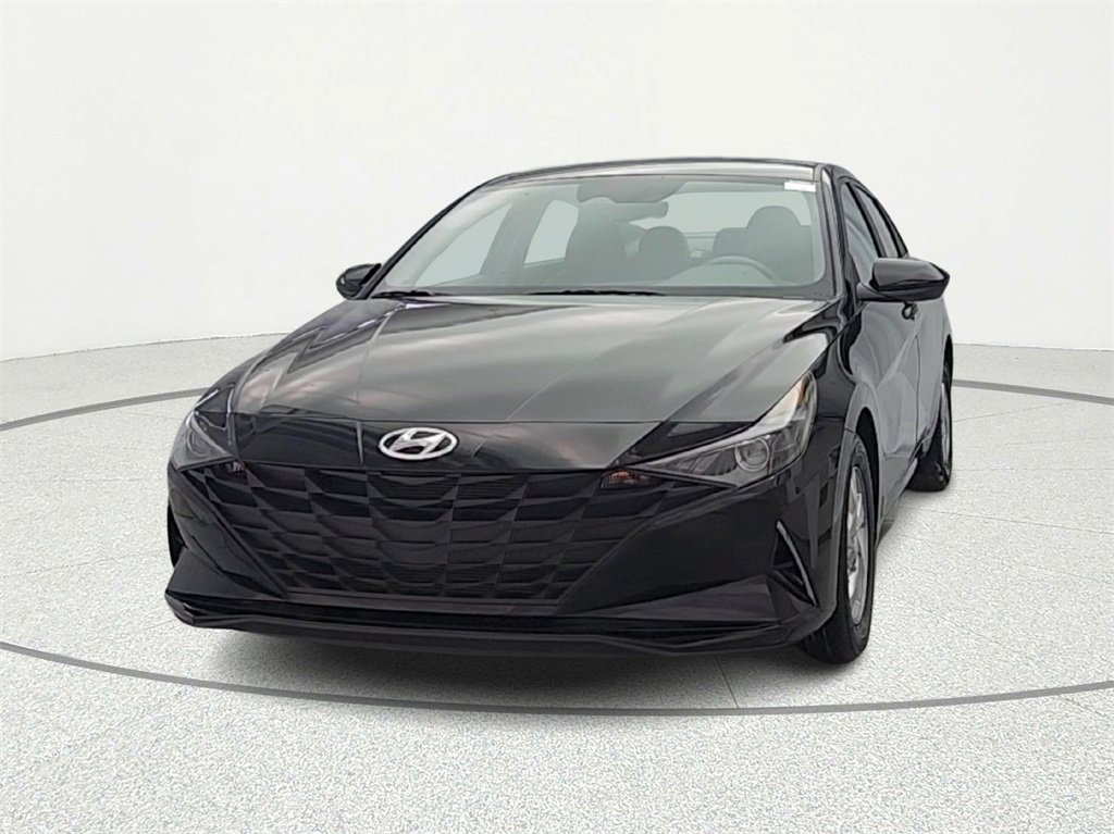 Used 2021 Hyundai Elantra SE image 2