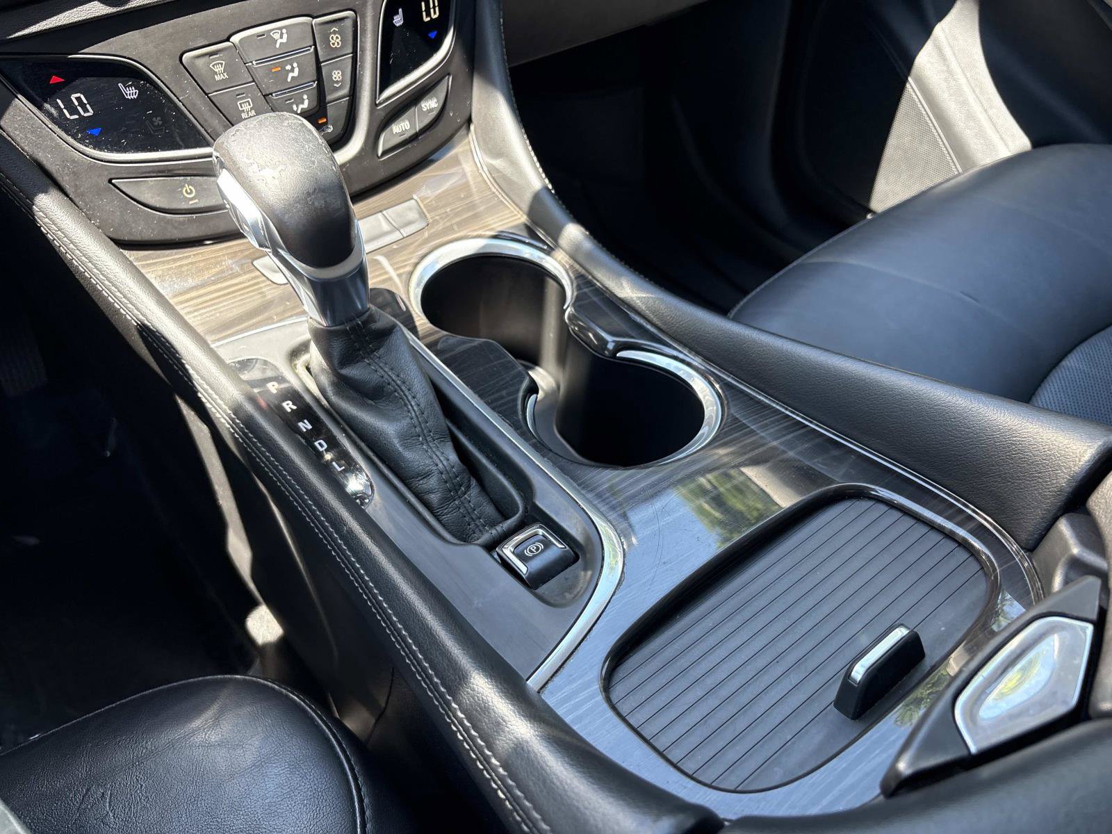 Used 2020 Buick Envision Essence w/ Experience Buick Package FWD image 23