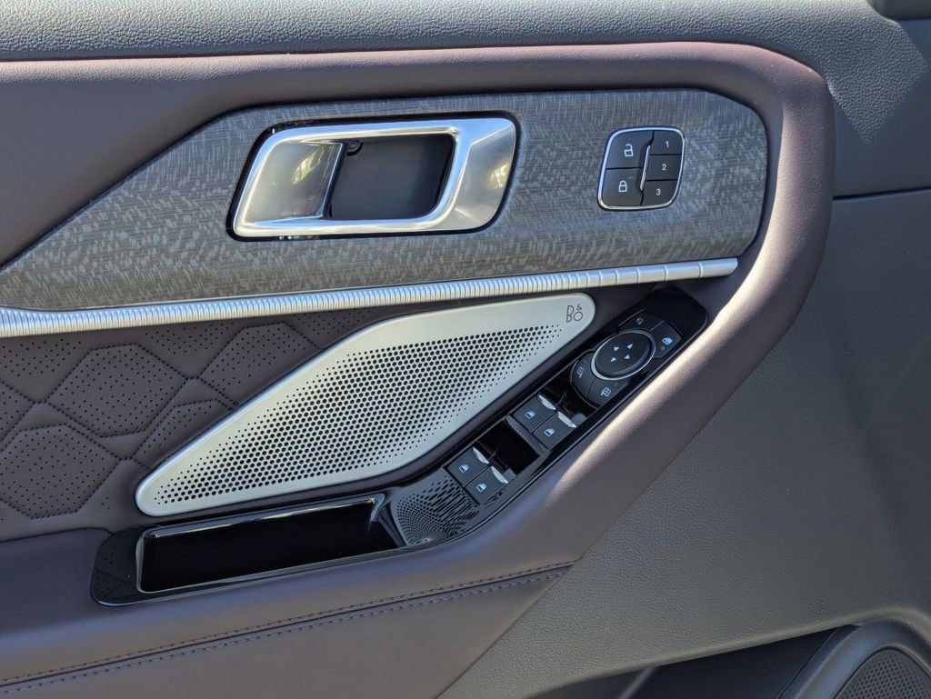 Used 2025 Ford Explorer Platinum w/ LUX Leather Package image 16