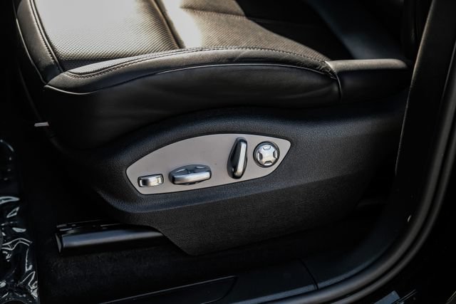 Used 2025 Porsche Macan AWD/4WD image 42