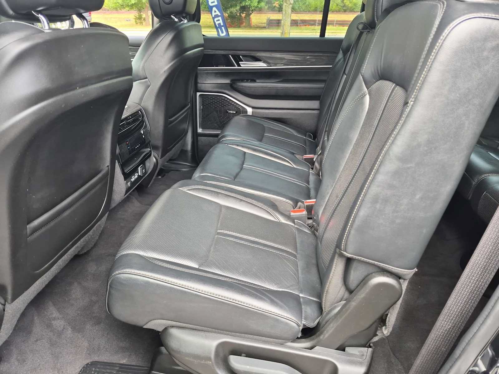 Used 2022 Jeep Wagoneer Series II AWD/4WD image 18