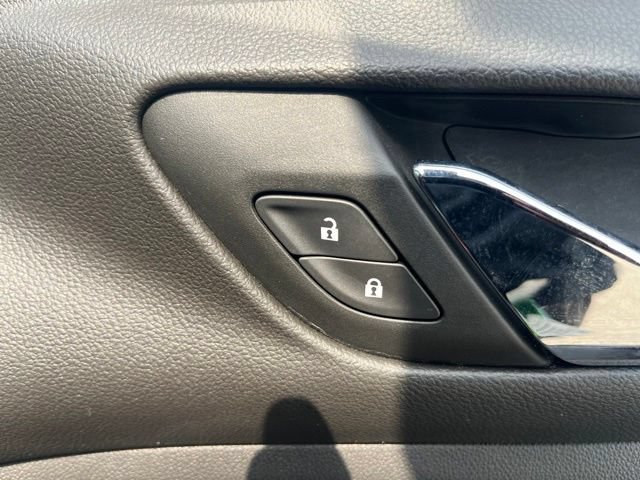 Used 2023 GMC Acadia SLT FWD image 42