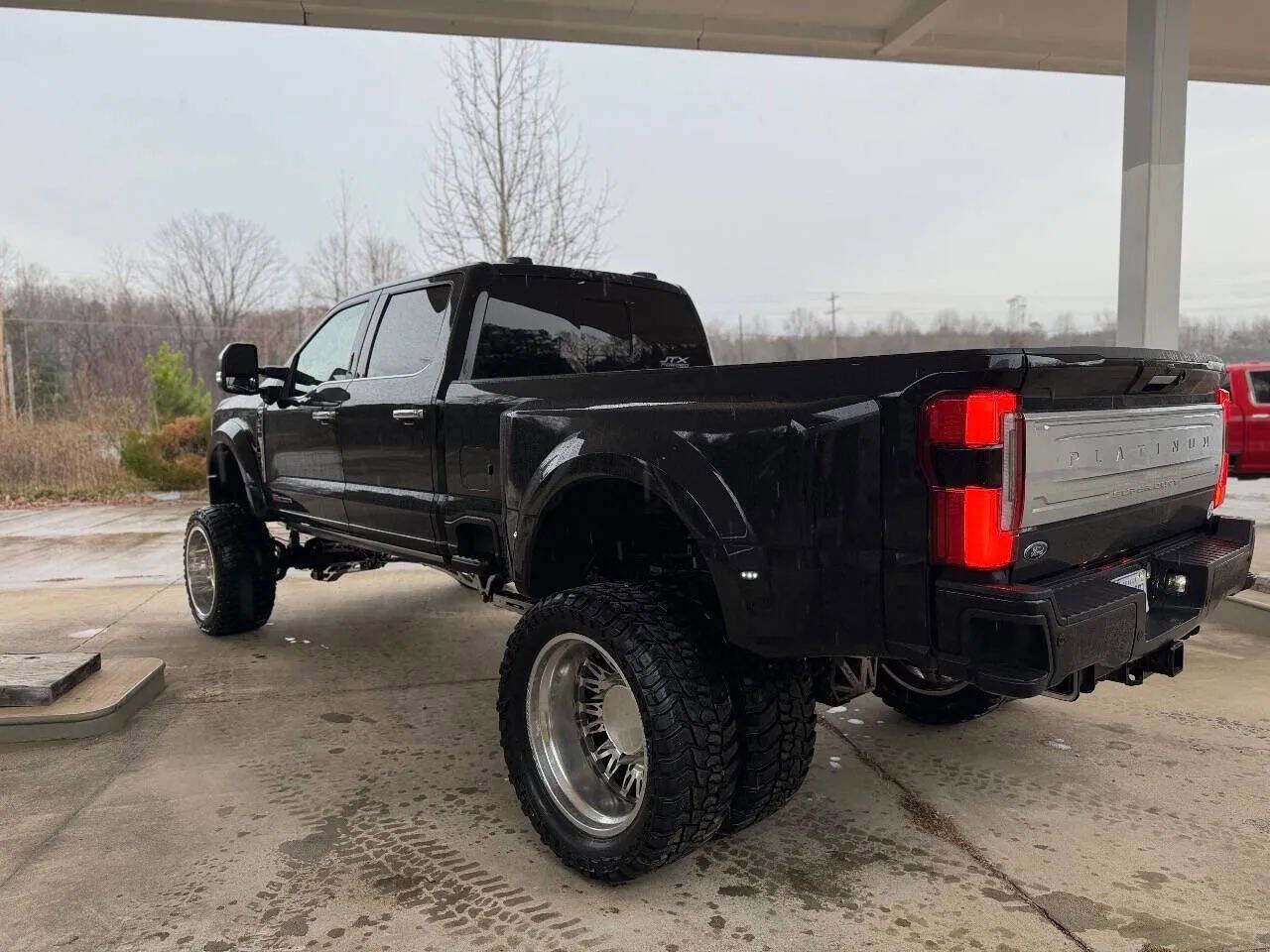 Used 2024 Ford F450 Platinum w/ FX4 Off-Road Package image 5